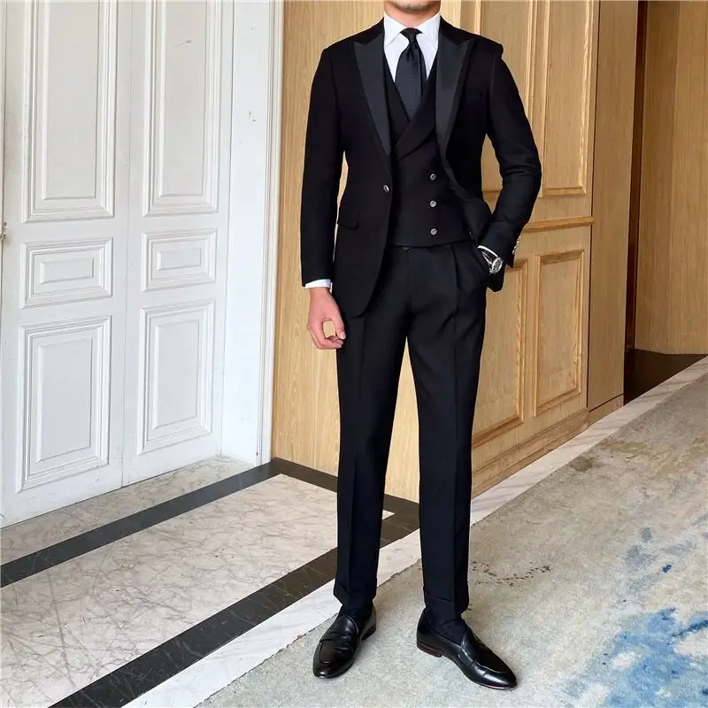 Black Men Suits 3 Pieces Business Blazer Vest Pants One Button Peaked Lapel Wedding Groom Formal Work Party Causal Tailored