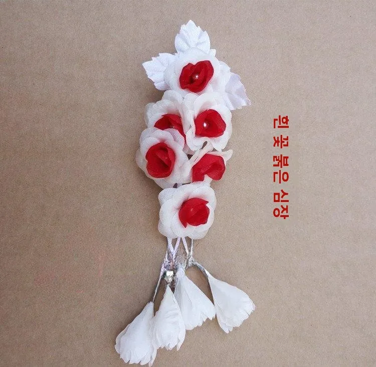 Colors White Flower red heart