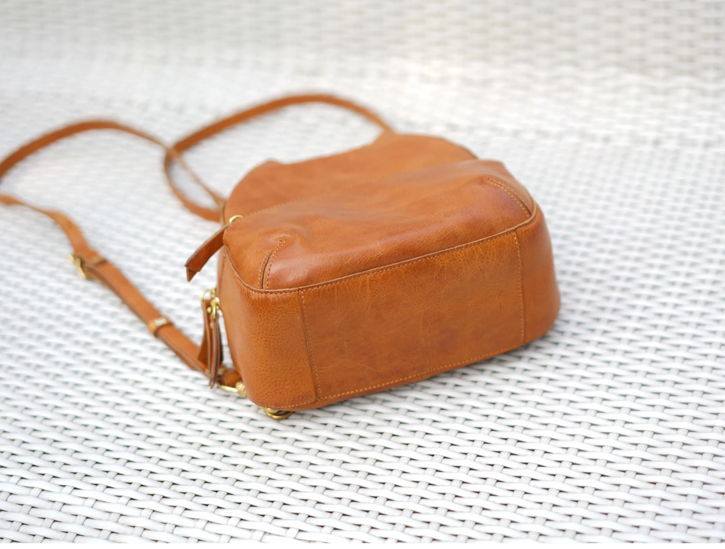 Modischer, luxuriöser, pflanzlich gegerbter Rindsleder-Damen-Rucksack, niedlicher kleiner Rucksack, Wochenende, Party, Reisen, handgefertigte Schultaschen aus echtem Leder – Detail 11