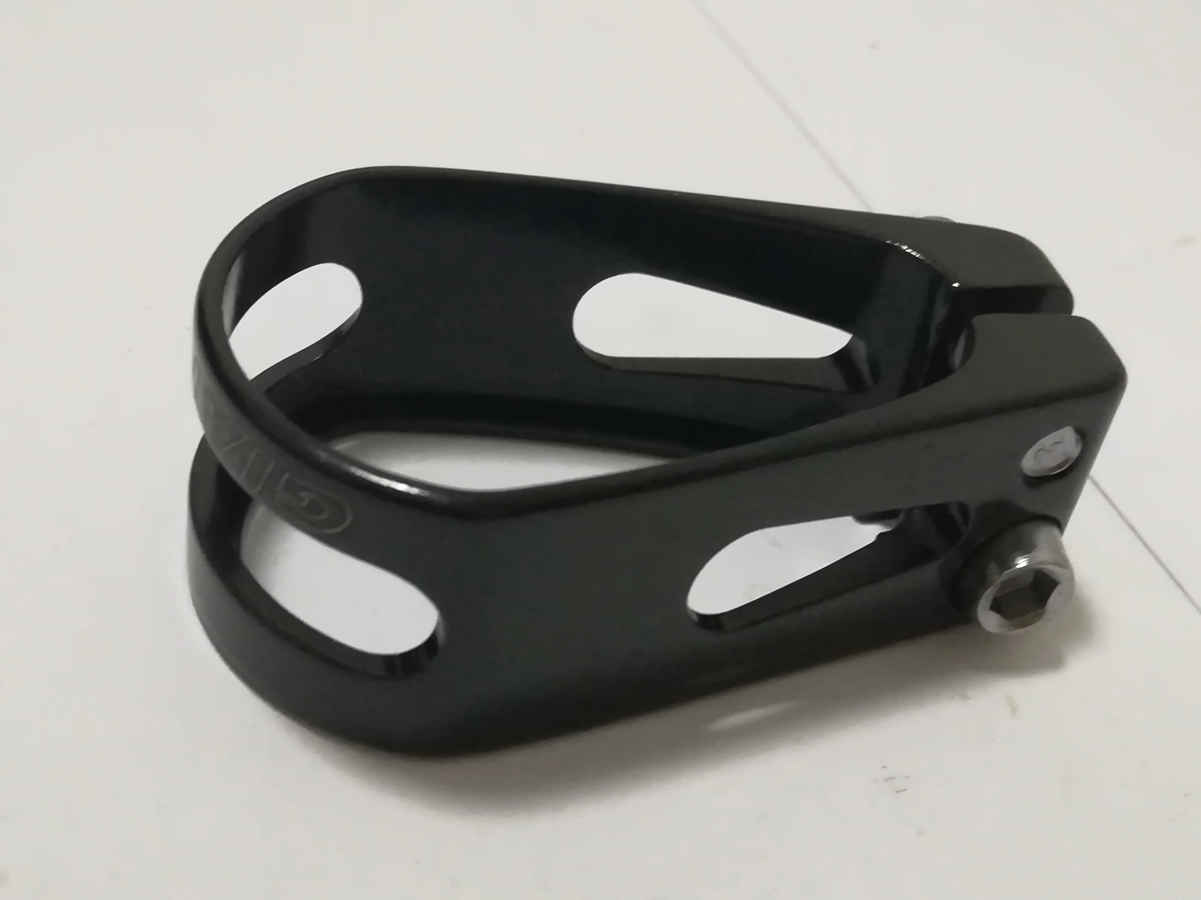 

Giant Aero Style Seatpost Clamp Road Bike Seat post clamp collar