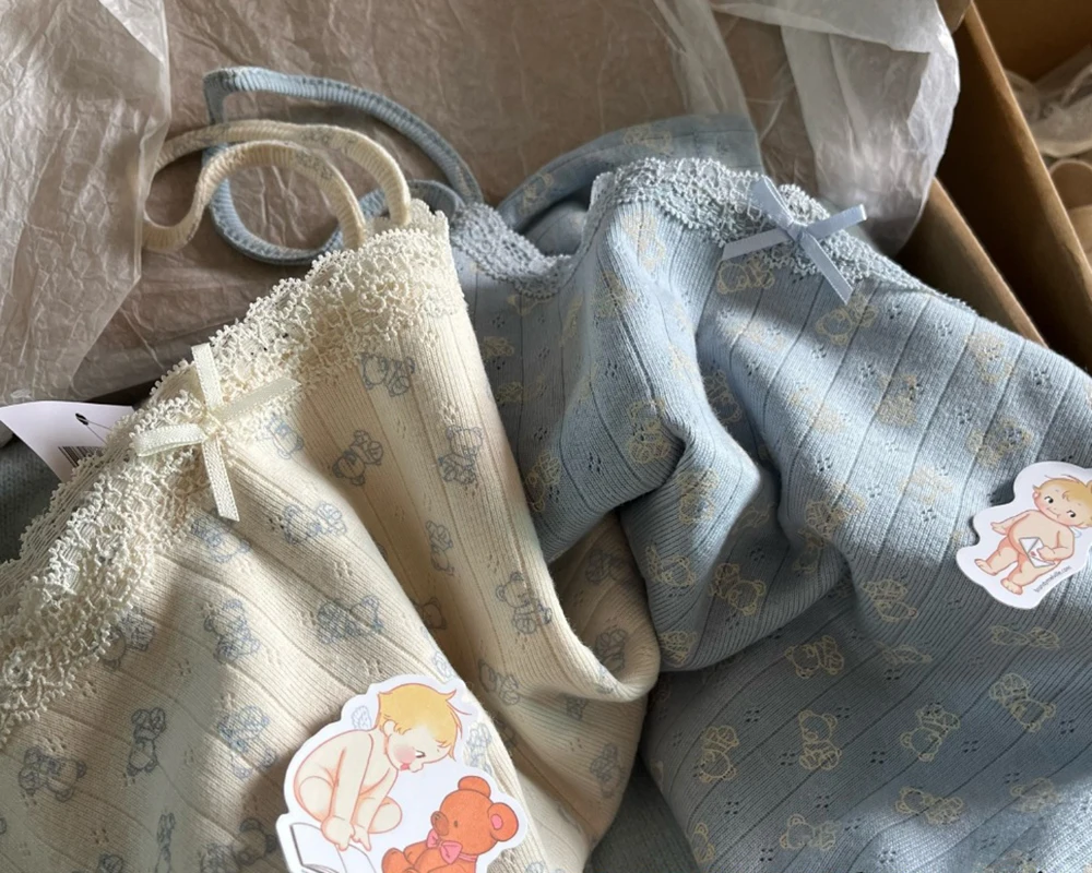  width=800></p>
<h1>SPECIFICATIONS</h1>
<p><span>Brand Name</span>: <span style=color:#333>NoEnName_Null</span></p>
<p><span>Elasticity</span>: <span style=color:#333>Slight Strech</span></p>
<p><span>Fabric Type</span>: <span style=color:#333>Broadcloth</span></p>
<p><span>Material</span>: <span style=color:#333>COTTON</span></p>
<p><span>Pattern Type</span>: <span style=color:#333>Solid</span></p>
<p><span>Age</span>: <span style=color:#333>JUNIOR</span></p>
<p><span>Style</span>: <span style=color:#333>Sweet</span></p>
<p><span>Clothing Length</span>: <span style=color:#333>short</span></p>
<p><span>Origin</span>: <span style=color:#333>Mainland China</span></p>
<p><span>CN</span>: <span style=color:#333>Guangdong</span></p>
<p><span>Season</span>: <span style=color:#333>Summer</span></p>
<p><span>Decoration</span>: <span style=color:#333>hollow out</span></p>
<p><span>Model Number</span>: <span style=color:#333>JF1098</span></p>
<p><span>Gender</span>: <span style=color:#333>WOMEN</span></p>
<p><span>Item Type</span>: <span style=color:#333>tops</span></p>
<p><span>CN</span>: <span style=color:#333>Guangdong</span></p>
<p>“</p>
			</div>
					<div class=