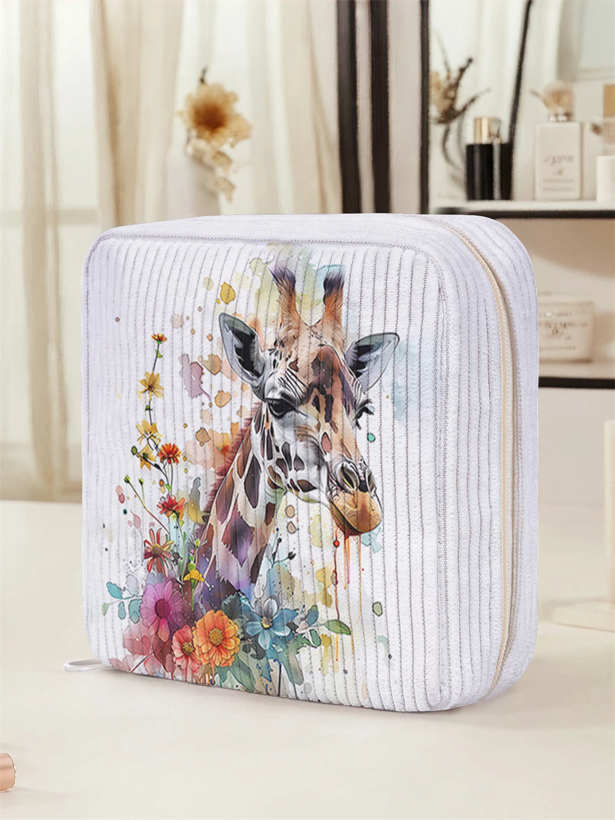 Cartoon giraffe pattern printed sanitary napkin storage bag, women's lightweight tissue bag, sanitary tissue bag