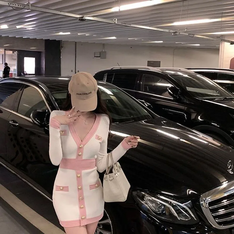 

2024 Spring New Women's Elegant Small Fragrance V-neck Spliced Contrast Knitted Long Sleeved Dress Slim Fit Sexy Dress