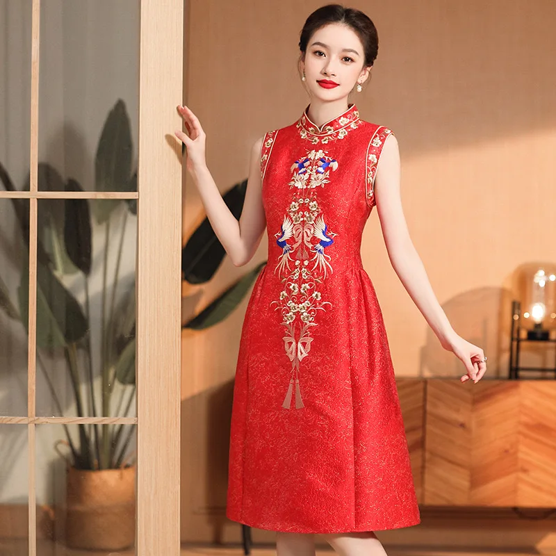 

New Year 2024 Embroidery Boutique Chinese Red Sleeveless Qipao Chirpaur
