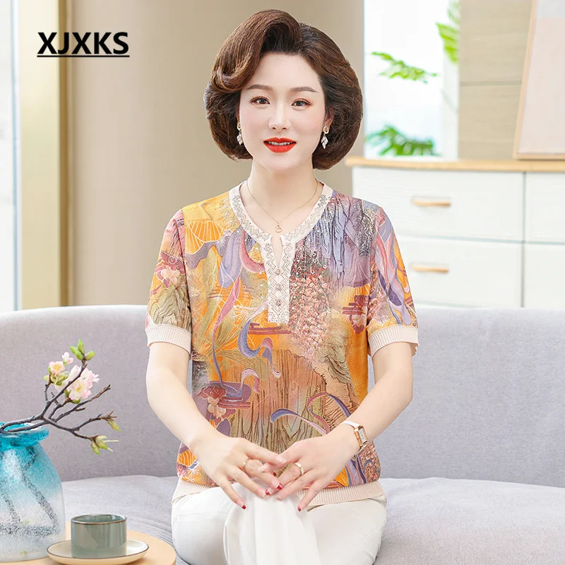 

XJXKS 2023 Summer New Loose Oversize Women's T-shirt Exquisite Diamond Fashion V-neck Short-sleeved Tops Ladies Shirts