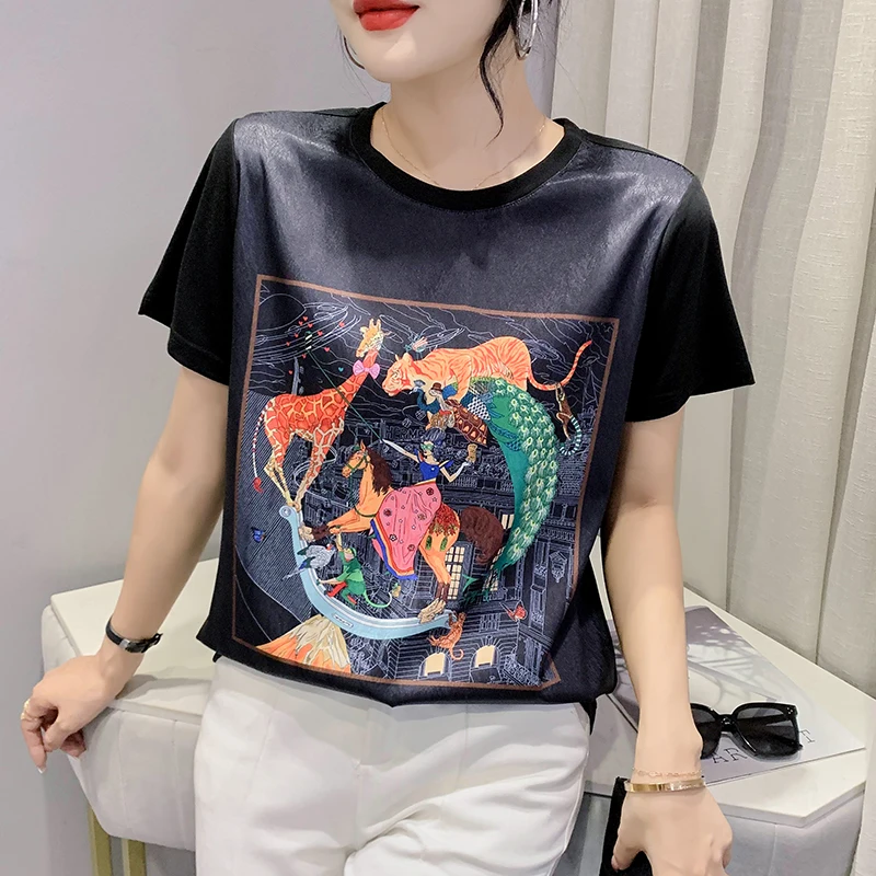 

2023 New Summer European Style Loose T-Shirt Chic Sexy O-Neck Satin Face Print Women Short Sleeve Tops Casual Simple Tees 32381