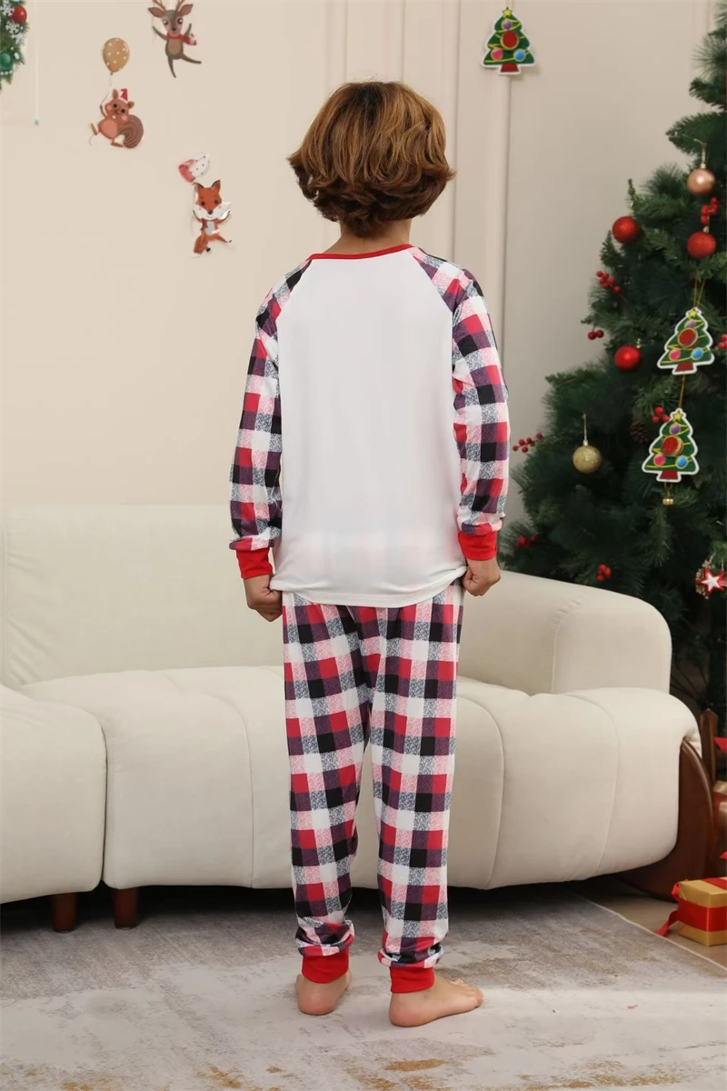 thumbnail image 4 of Conjuntos de pijamas a cuadros para la familia de Navidad de 2024, pijamas para padre, madre e hijos, pijamas navideños de Papá Noel, papá, mamá y yo, 4 of 5