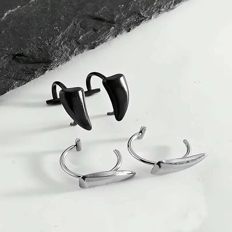 Silver Gothic Lip Accessory – Sharp Stainless Steel Teeth Design, Non-Piercing