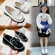 

2022 Spring and Summer New Girls Shoes Round Toe Thick Bottom Loafers with Bow Black Glossy Kids Fashion Versatile School Shoes