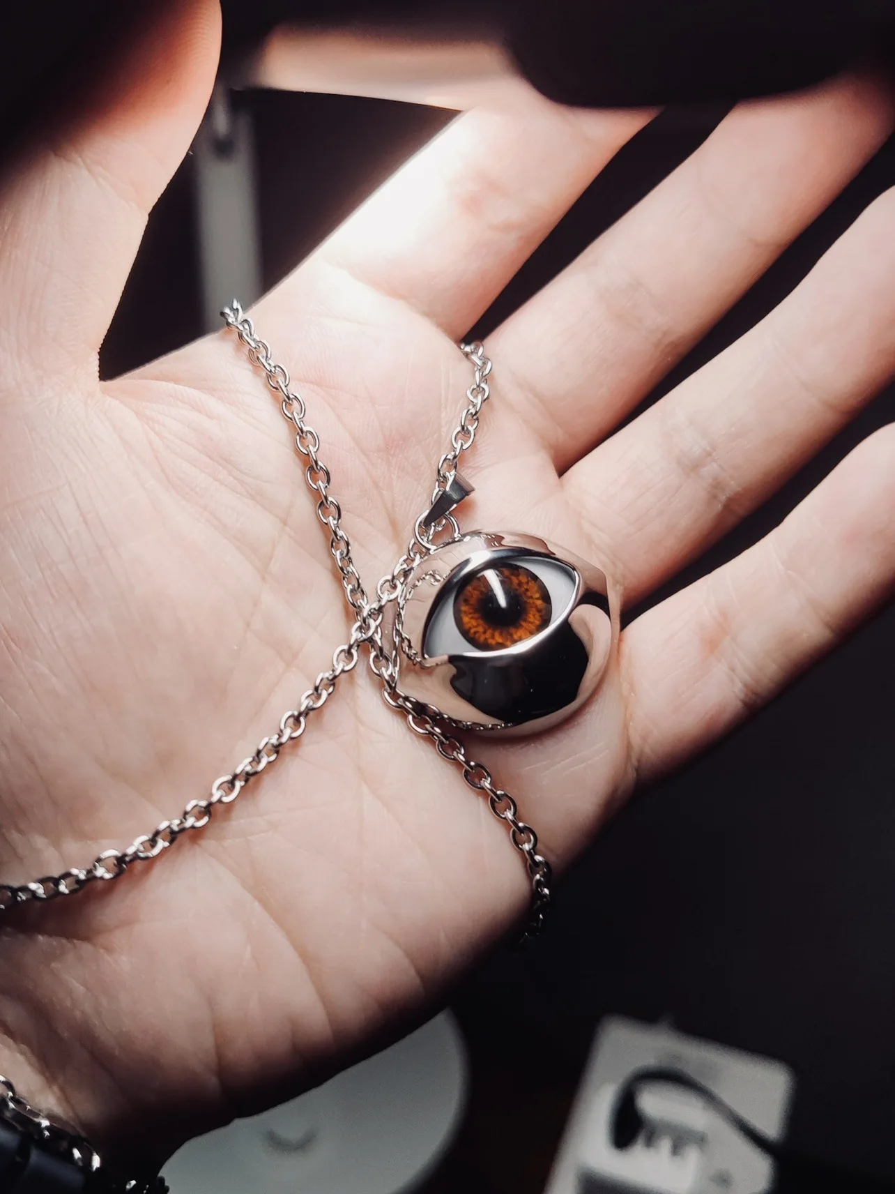 Hand -designed retro eyes men's necklace