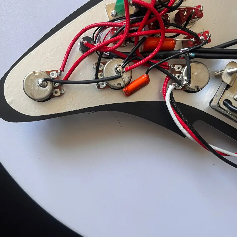 はーちん Bacchus バランサー配線改造 アルニコ5ピックアップ交換 Bacchus BJB-400R?バランサー配線改造 アルニコ5ピックアップ交換 2025