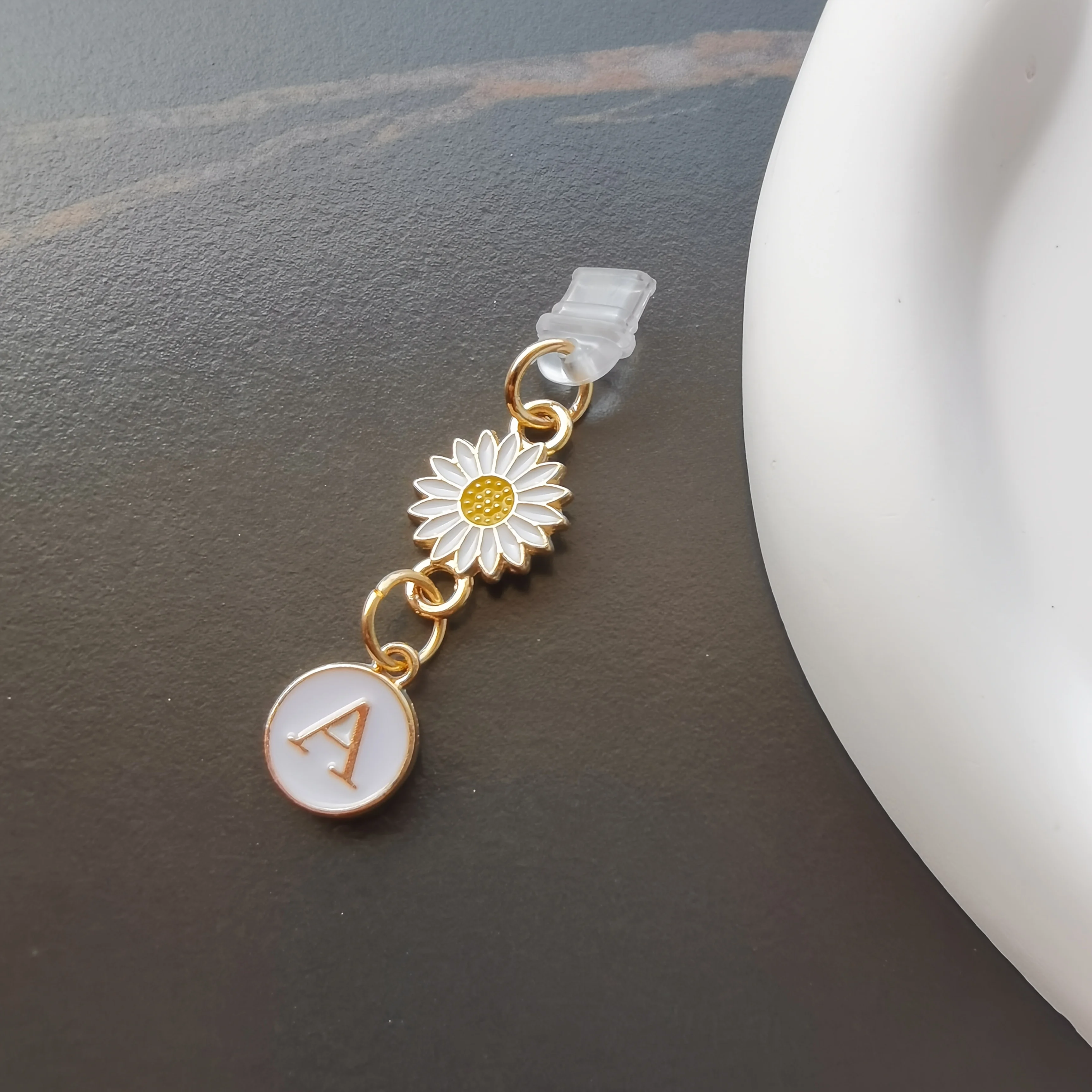 Creative Daisy & Sunflower Letter Phone Charm - Women's Fashion Accessory & Perfect Gift