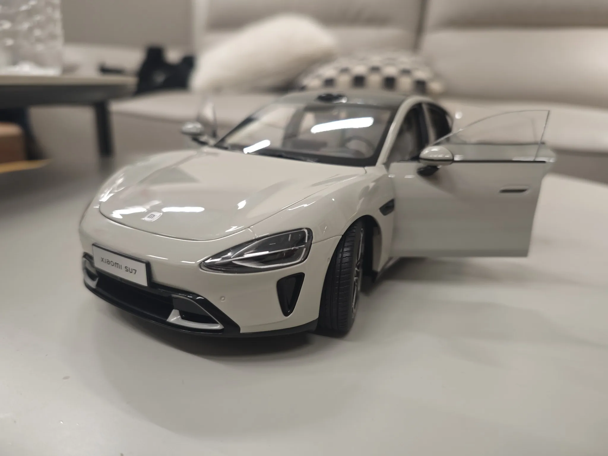 Gadgetoo Xiaomi Su7 1:18 Alloy Car Model - Blue