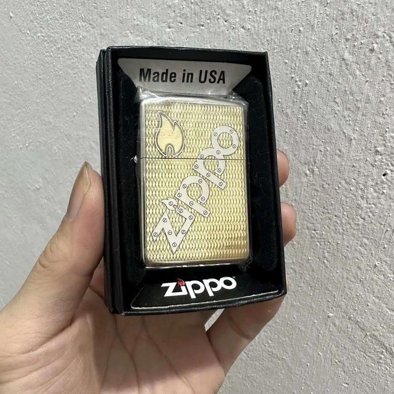 Accendino Zippo Ottone Dorato Con Emblema Logo Zippo Collezione Antivento In Scatola