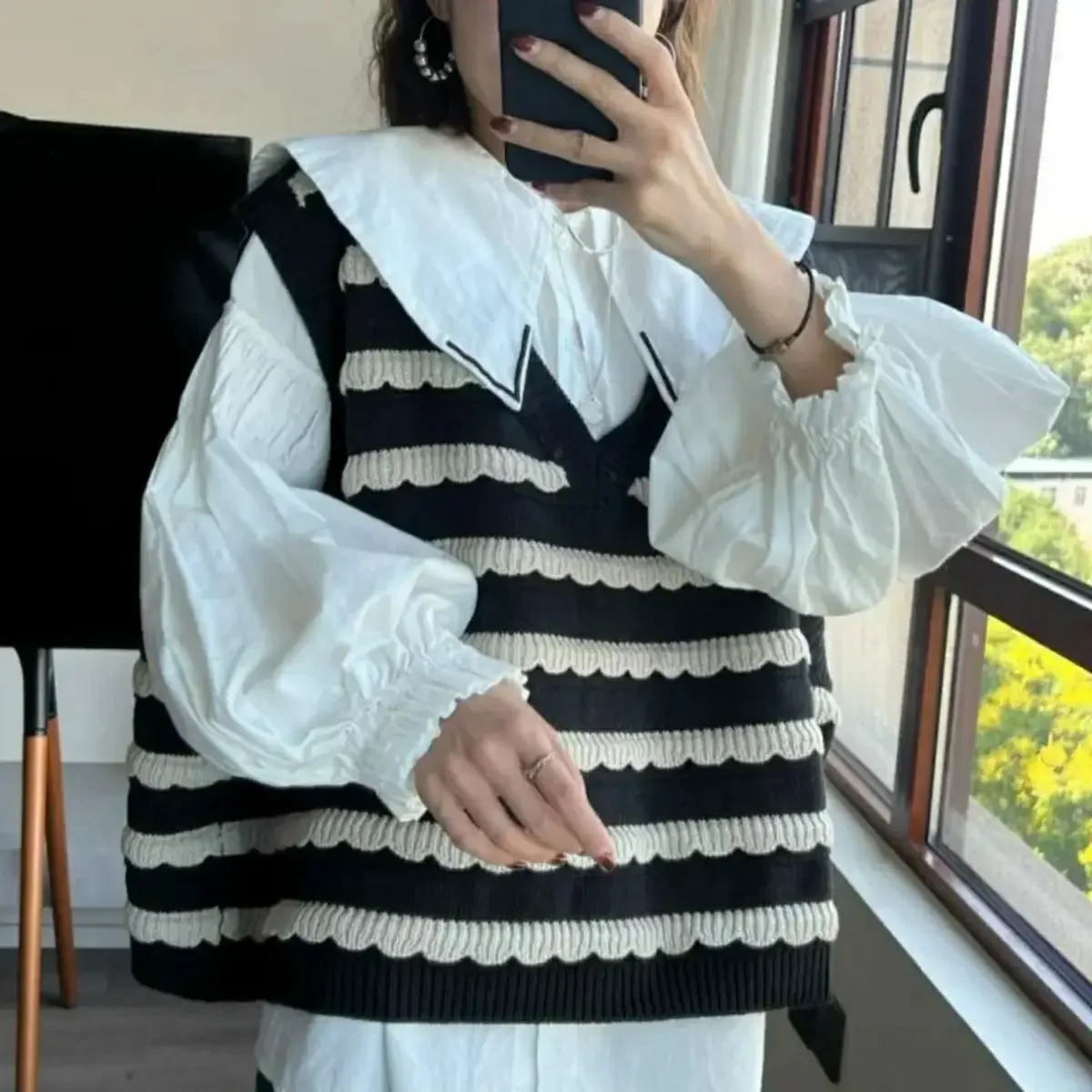 New Women's Vest Sleeveless Jacket Tops Korean Fashion Coats Knit Pullover Sweaters Vintage Luxury Designer Clothing