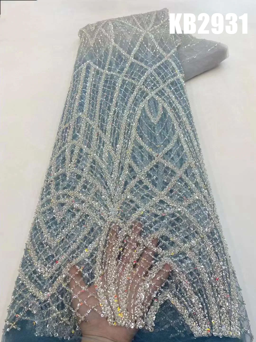 Рисунок 5 - Градиентная кружевная ткань из бисера