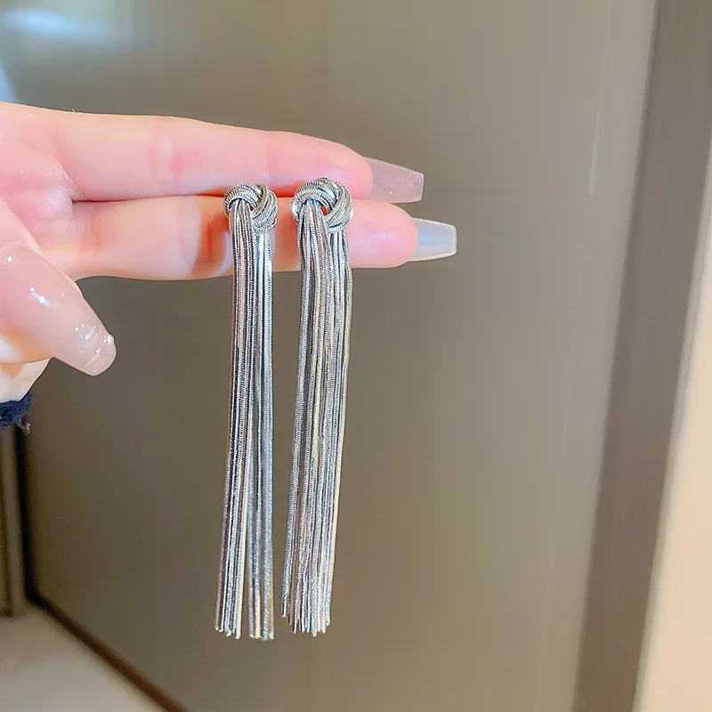 Orecchini pendenti in oro bianco 18k con smeraldi e diamanti | GV