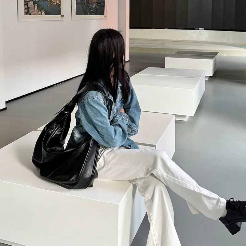 New Loose Style Large Capacity Black Dumpling Bag Women Retro High-end Casual Commuter Crossbody Shoulder Bag Big Bag