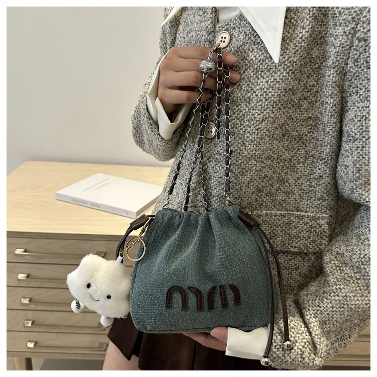 Neue Umhängetasche mit Kette für Damen, modische plissierte Mini-Beuteltasche, Canvas-Denim-Umhängetasche, Handtasche, Geldbörsen, Damen-Clutch-Tasche – Detail 12