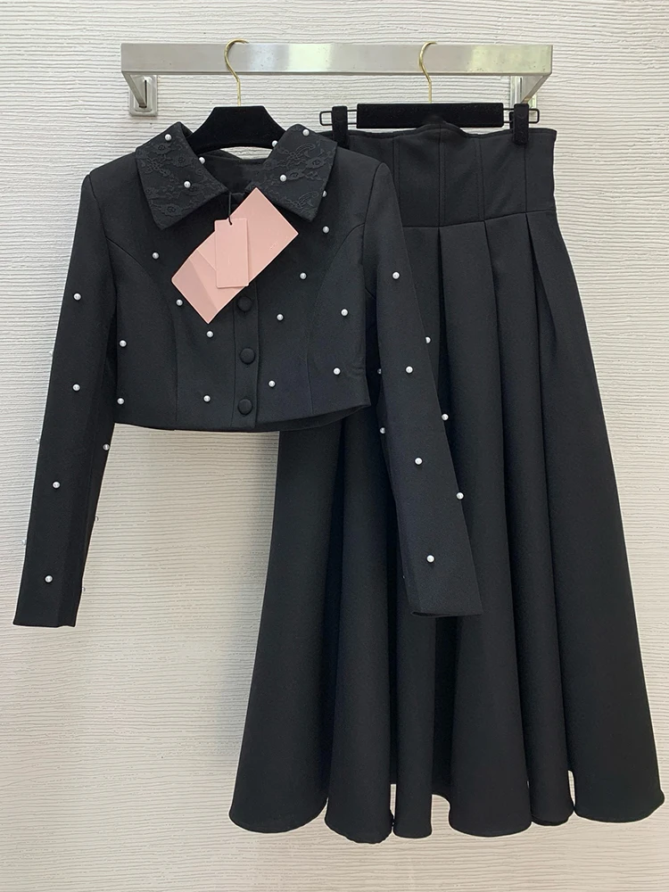 طقم تنورة و سترة مطرزة خريف 2025