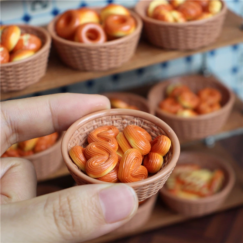 1/6 Scale Miniature Dollhouse Bread Mini Pretzel with Basket Pretend Kitchen Food For BJD Doll Accessories Mini Dolls Toys