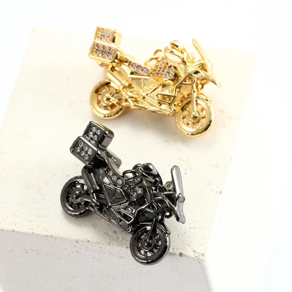 Ciondolo Uomo in Acciaio 316L black con finiture rosè e diamante bianco carati 0,01 - Arkano