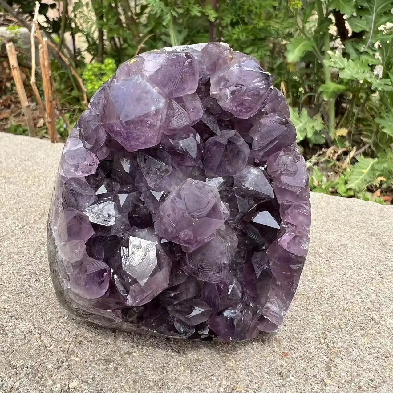 

618g Natural Uruguay Dream Amethyst Quartz Crystal Cluster stand (only 1pcs ​The pictured is the exact one you will receive)