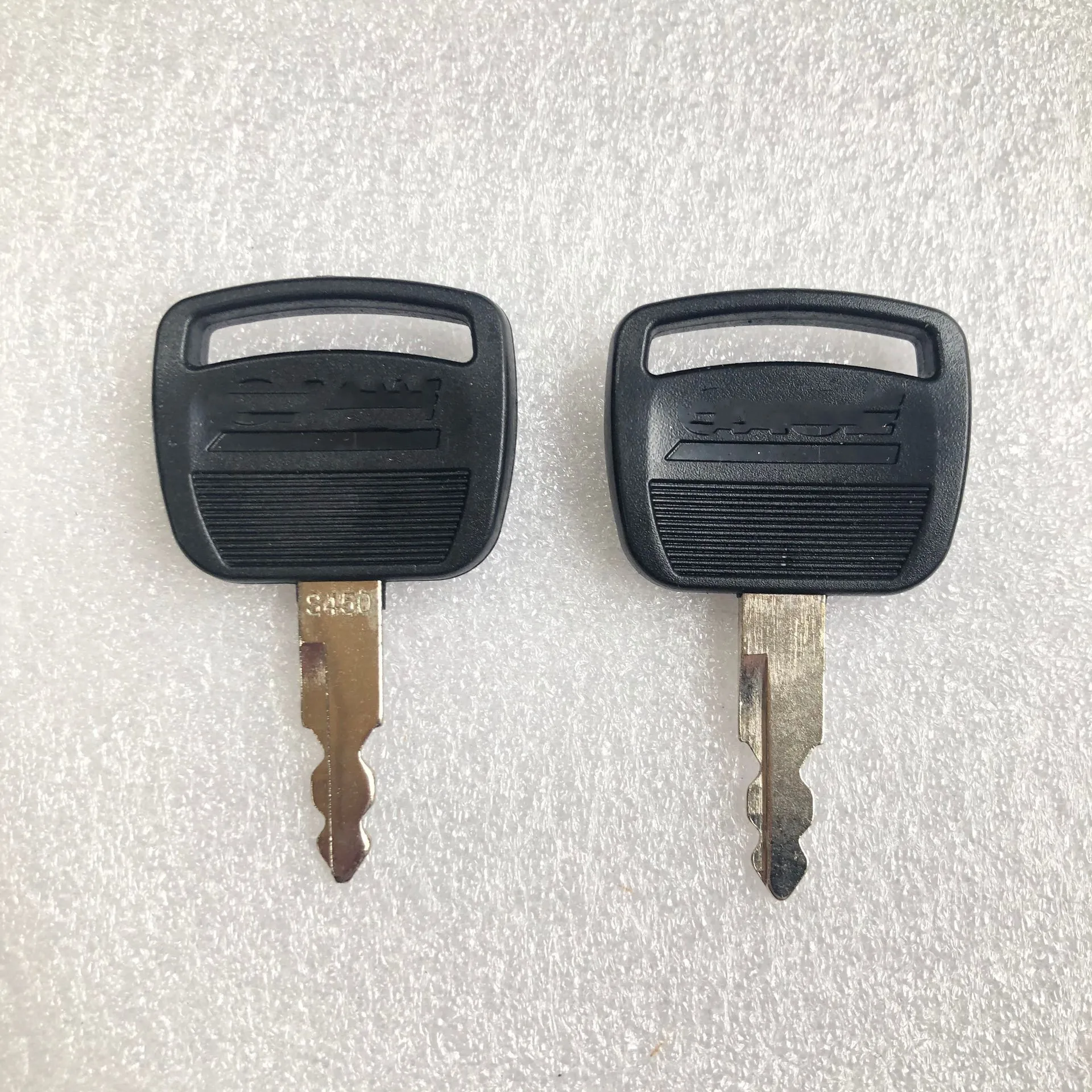 

2PCS S450 Ignition Key for Case Excavator 210 220 240 300 360 470