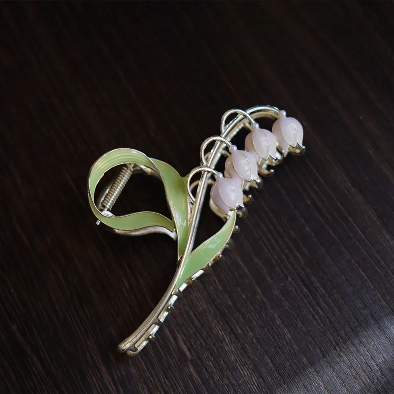 

Женская заколка-клипса в виде акулы