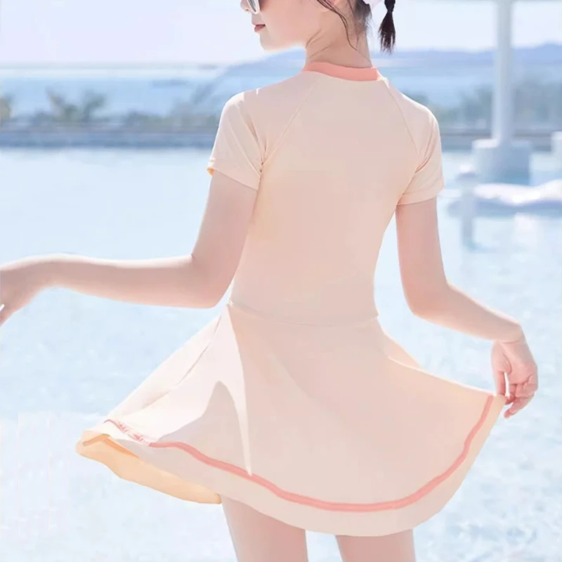 ملابس سباحة للبنات أحادية اللون من قطعتين مع شورت ، ملابس سباحة للأطفال ، بدلات سباحة للأطفال ، بدلات سباحة ، أكمام قصيرة