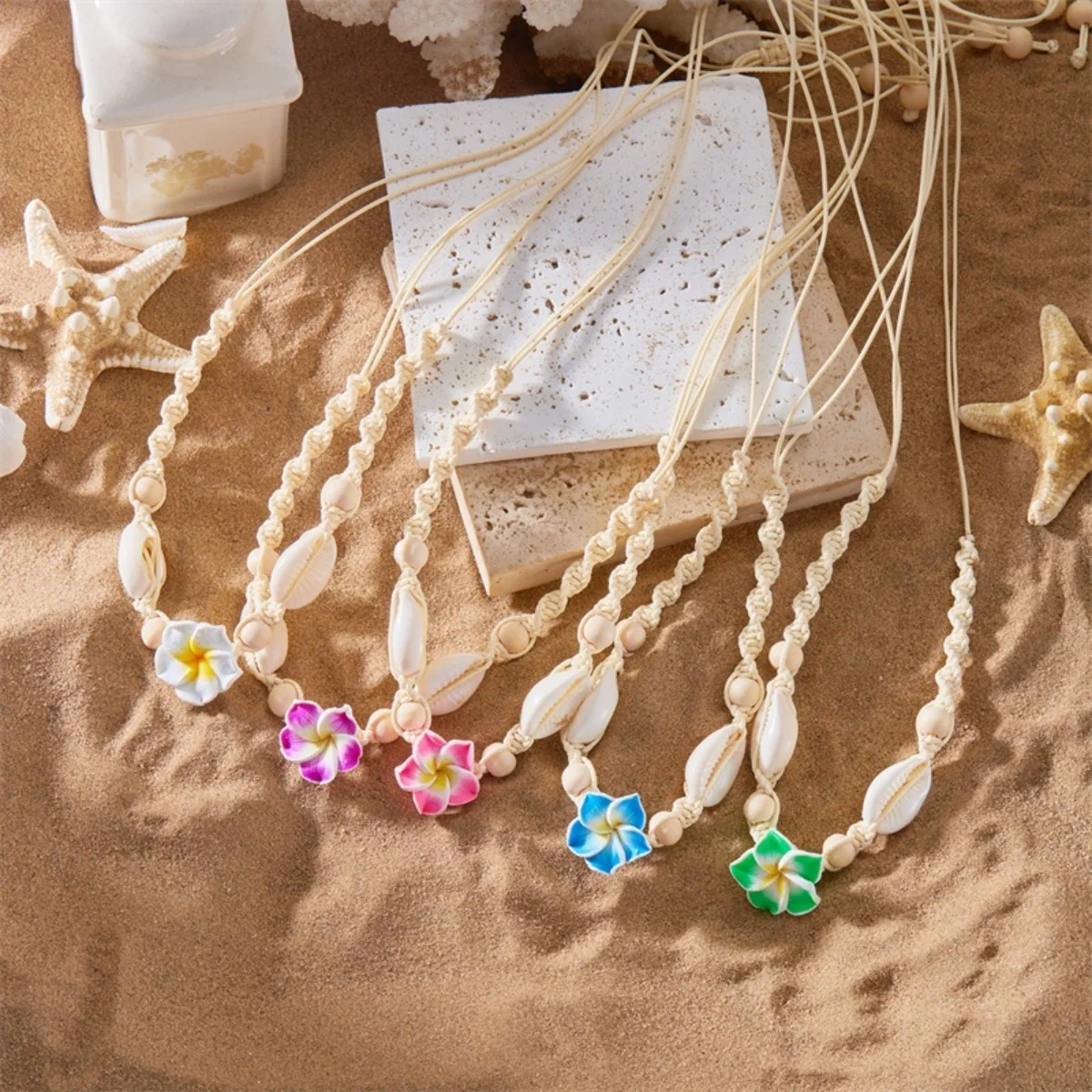 Weiche Ton-Blumenanhänger-Halskette mit Muschelimitat für Damen und Herren, Boho-Blumen-Strand-Halskette, zarte Schlüsselbeinkette, Sommer-Choker-Schmuck – Detail 4