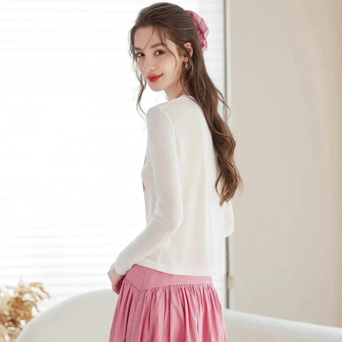 LOUIS YAO T-shirt da donna girocollo in colore a contrasto 2025 Autunno dolce lavorato a maglia a maniche lunghe Tees Chic Street Wear Top per le donne 5