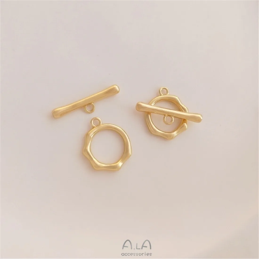 Рисунок 3 - Круглые модные бриллиантовые застежки