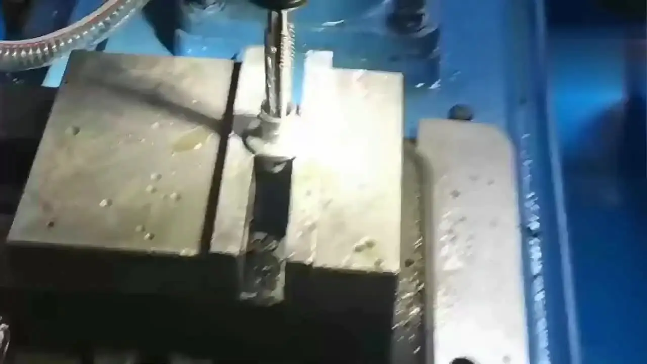 Taraud à Gauche Trapézoïdal TR – Acier Rapide, Pour Filetage à Gauche, Dimensions Variées (TR8, TR10, TR16, Etc.)