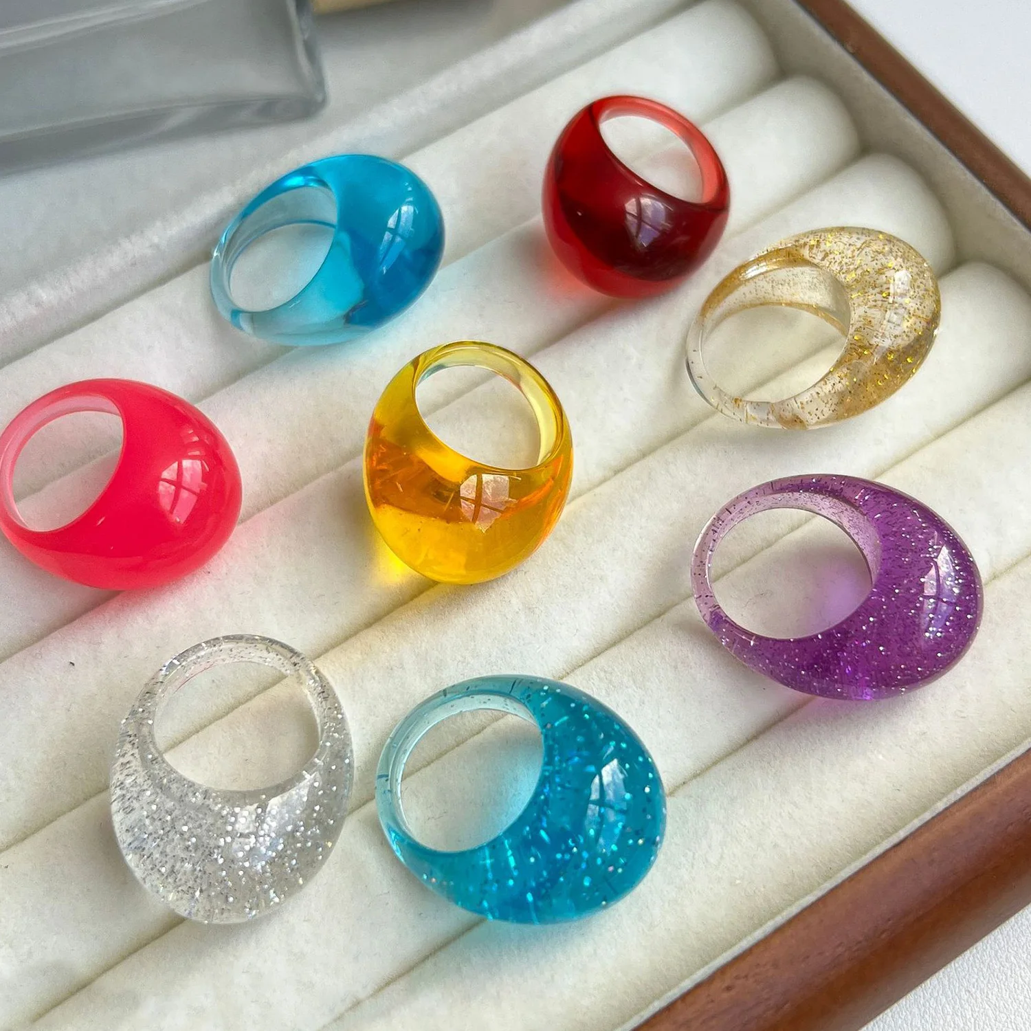 2025 Modestil Neues großes rundes Acrylharz-Set für Damen, geometrischer Farbring für Mädchen, koreanischer Standard-Modeschmuck_voghion.com