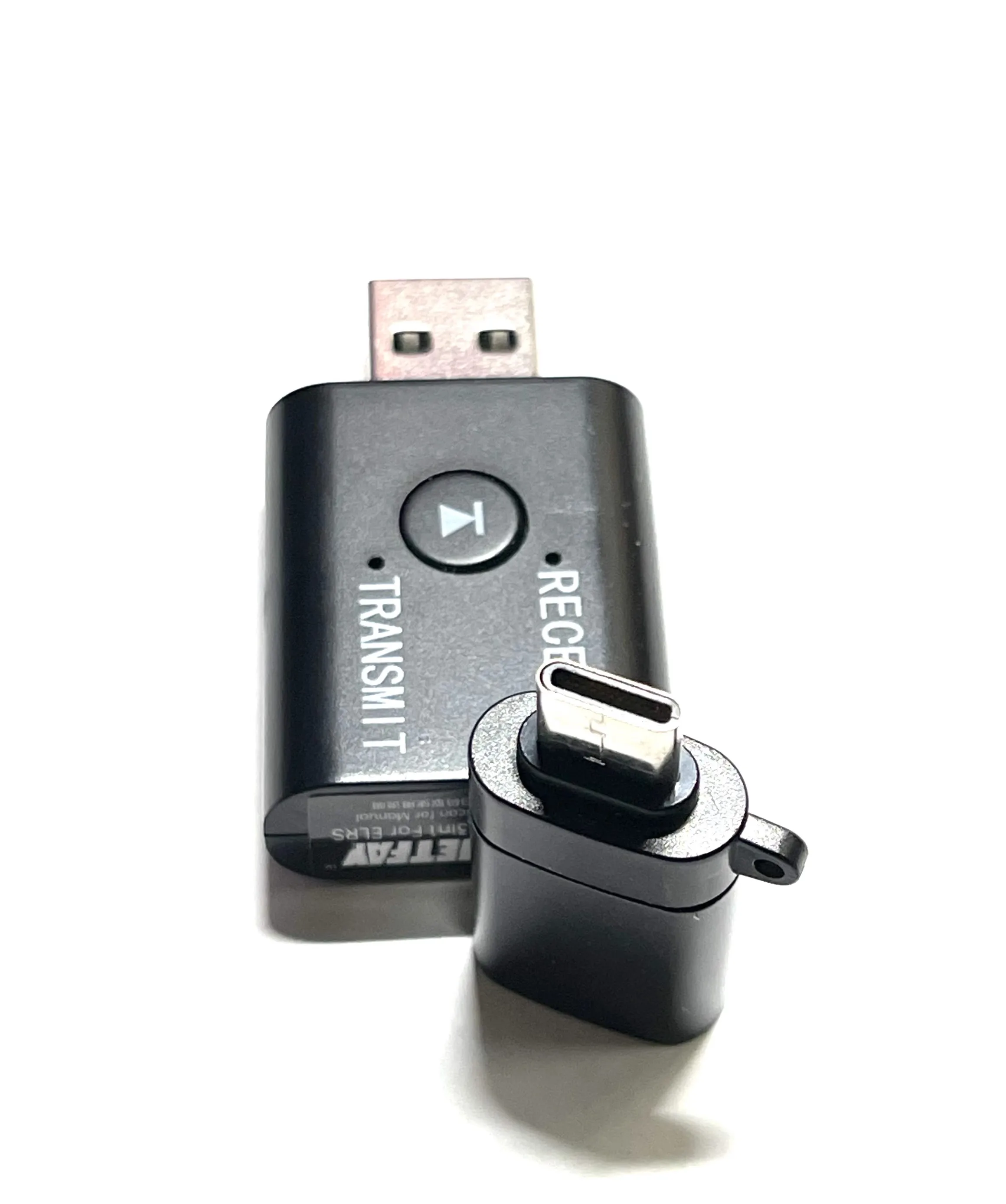 Dongle USB Simulateur RC 13 en 1 ELRS utilisé avec un émetteur radio pour drone FPV.