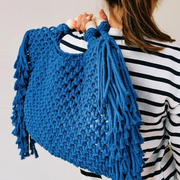 Borse tote femminili Borsa di design di lusso di grande capacità per le donne 2024 Borsa da spiaggia per donna con nappa lavorata a maglia che borda decora la borsa