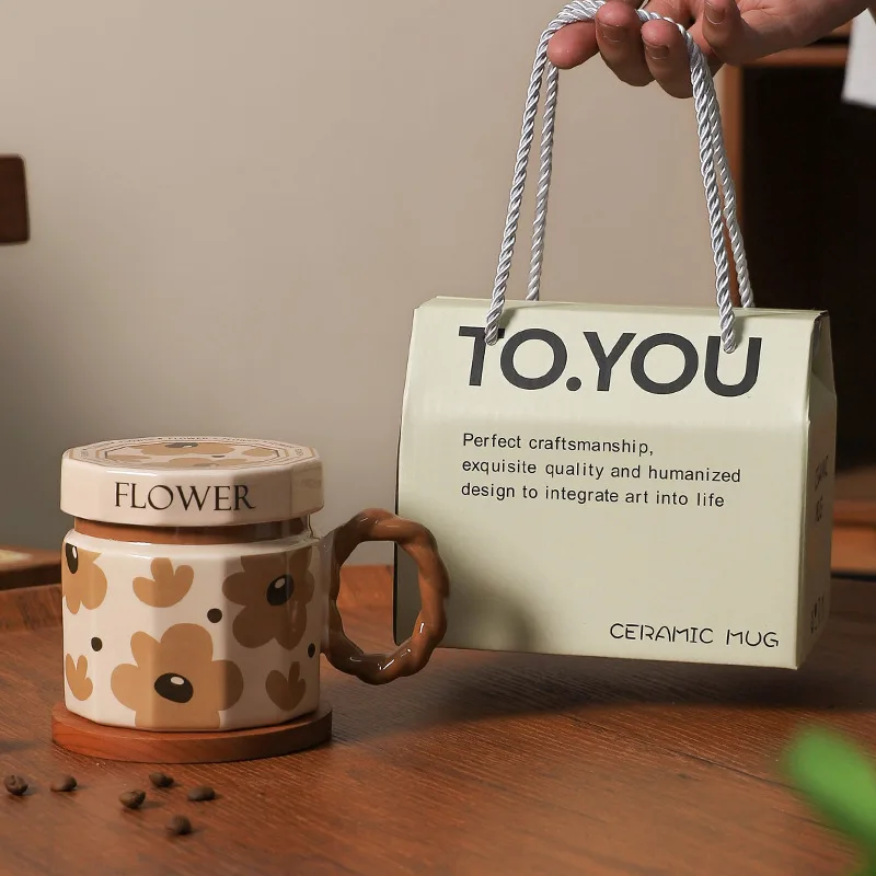 Cup portable box.