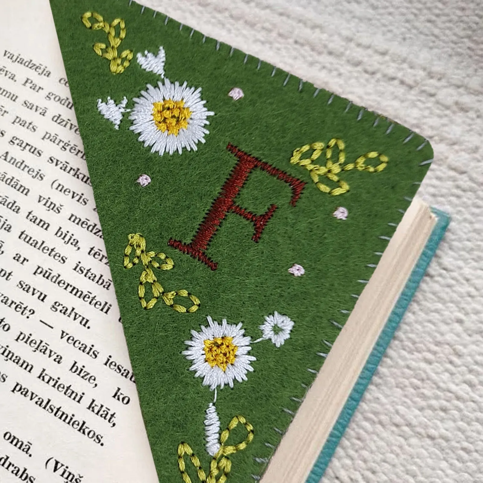 

DIY 26 Letters Elegant Personalized Hand Embroidered Corner Bookmark Four Seasons Fun Bookmark Crafts Gifts For Kids Ages 6-18