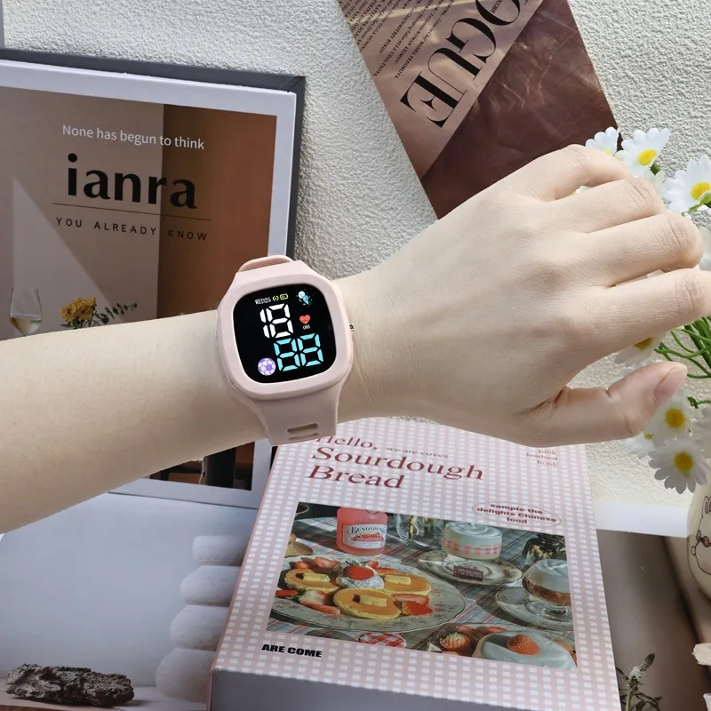 Ladies Small Square Watch i Fashion Astronaut LED Electronic Watch