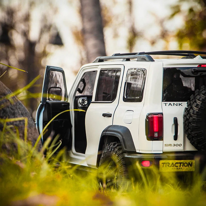 1/8 Tank 300 Hard Shell Simulation Off-Road Vehicle Electric Climbing Vehicle 5