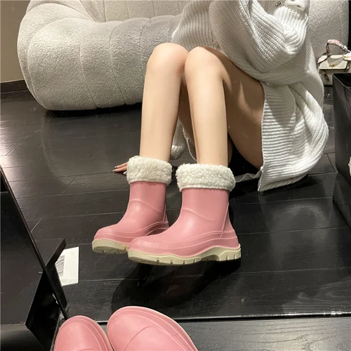 일본 패션 장화 여성 사계절 따뜻한 양털 안감 짧은 튜브 장화 야외 작업 주방 내마모성 두꺼운 밑창 고무 신발 물 신발 3