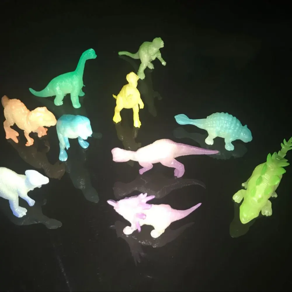 8/16 Pieces/bag Jurassic World Noctilucent Glow In The Dark Dinosaur Blocks Kids Action Figure Collectible Model Toy glow dark dinosaur blocks