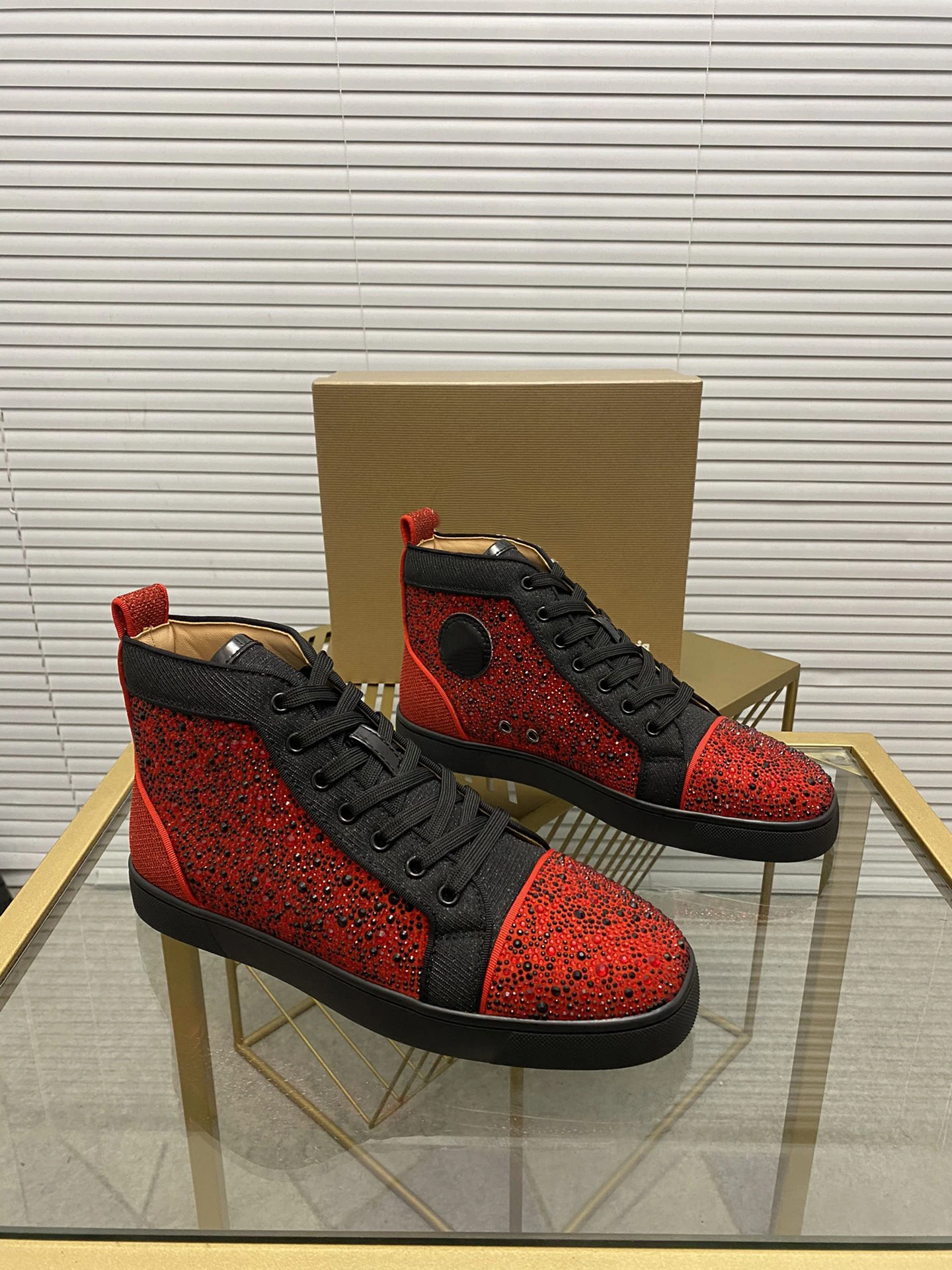 

SHOES RED BOTTOM Red sole Casual board shoes for male and female couples Canvas upper sheepskinwomen35-40men38-46Set diamonds019