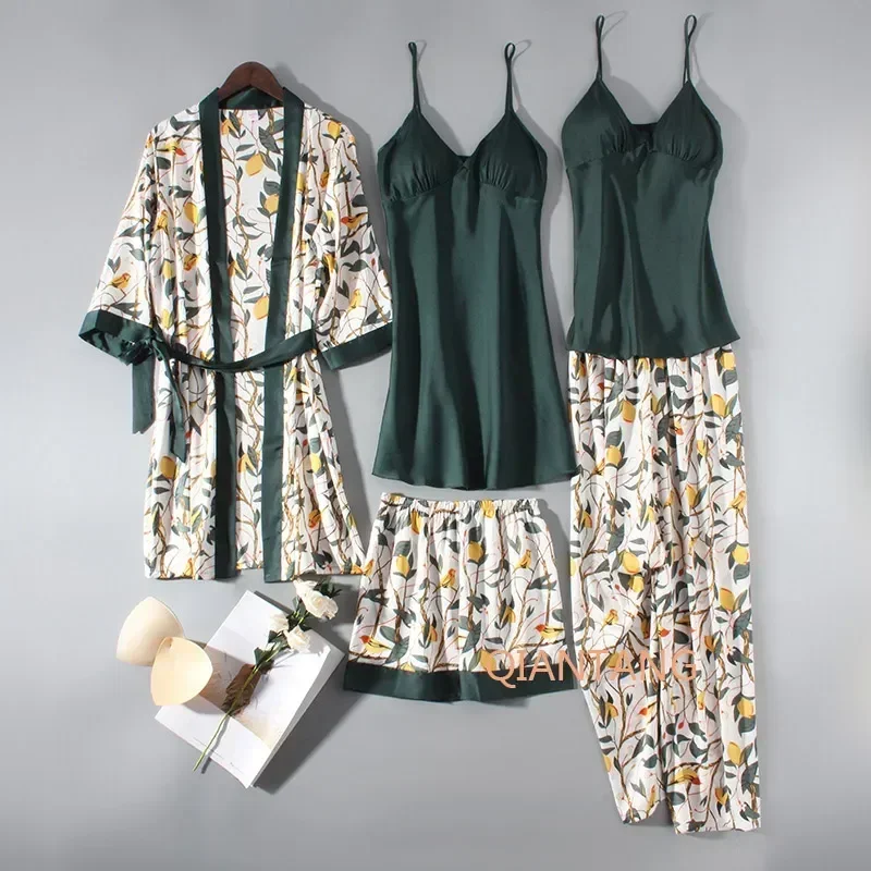 

Пижама женская мягкая с V-образным вырезом