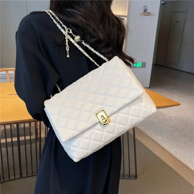 Burminsa Quilted Large Chain Shoulder Bags For Women 2023 Luxury Designer Crossbody Bags PU Leather Ladies Handbags Black White