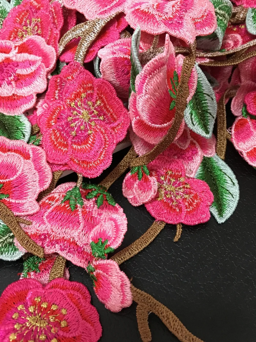 Gute Qualität Große Bestickte Pflaume 3D Blossom Floral Patches Applique Charming Spitze Stoff Scrapbooking Nähen Auf Blume Patches – Detail 5