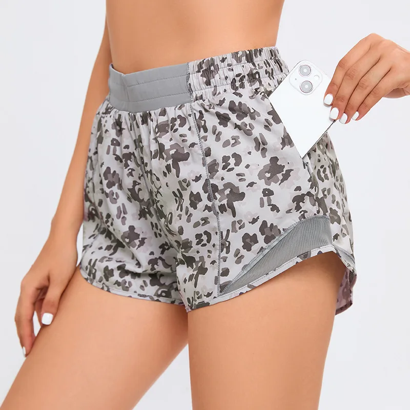 

Новые спортивные шорты для женщин, камуфляжные шорты с леопардовым принтом для бега, быстросохнущие подкладки, повседневные быстросохнущие шорты для йоги