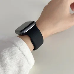 Premium Silicone Sports Band for Smartwatches - Versatile Size Options (18 Black)