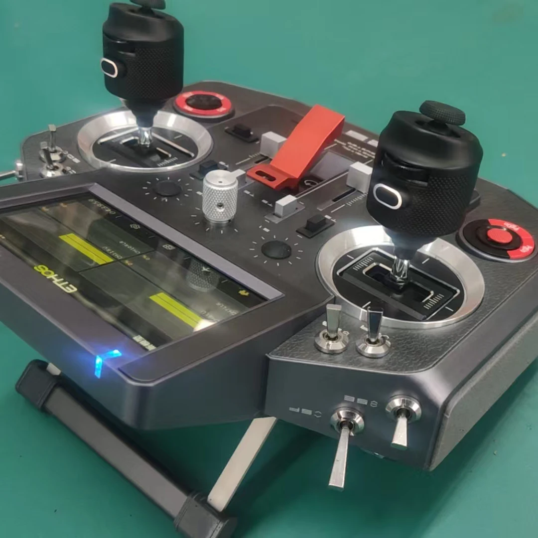 Détail des interrupteurs et molettes sur le dessus de la radiocommande FrSky X12S ARCHER PLUS R12